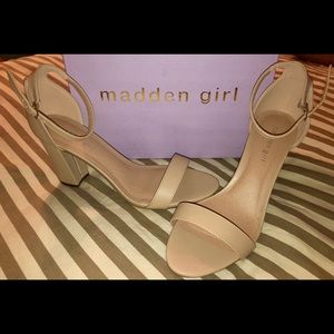 Brand New** Madden Girl Beella Sandal in nude